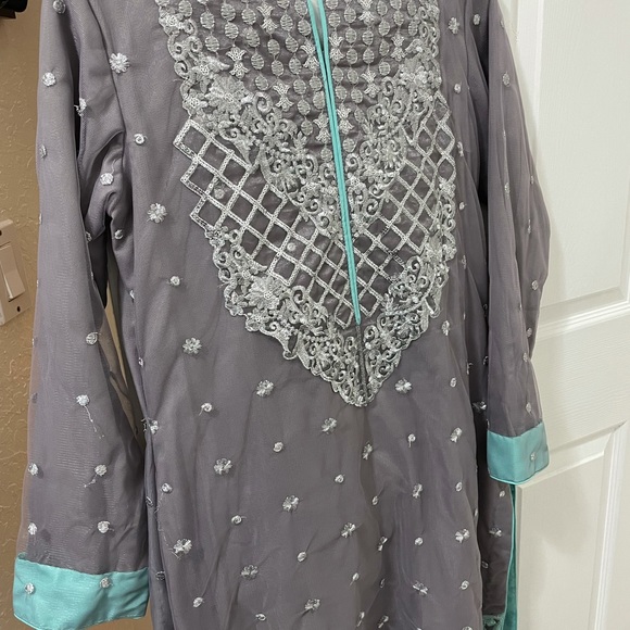 Pakistani/Indian Shalwar kameez dupatta - Picture 9 of 16